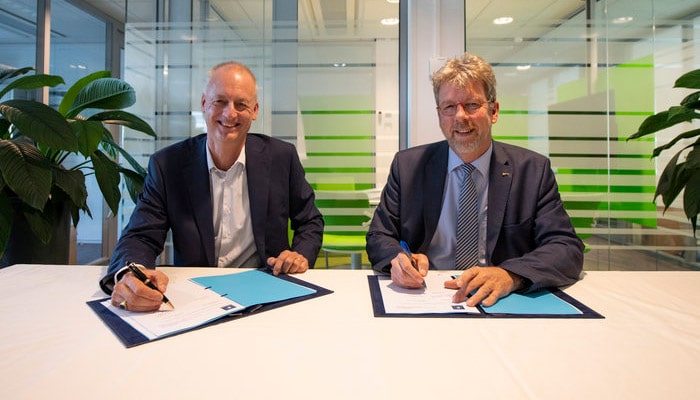 contract-signing-galileo-services