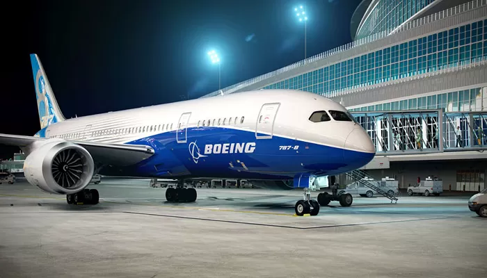 UDKY08_787_8_People_Bridge_descending_05e_post-print-copyright-Boeing