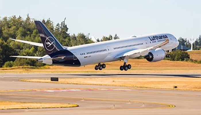 Lufthansa Group Receives First 787 Dreamliner