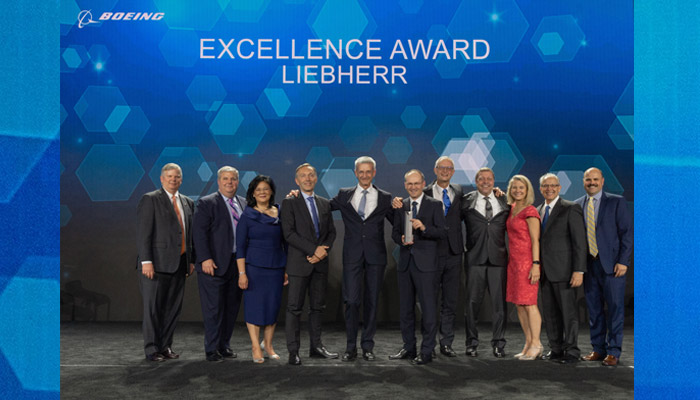 liebherr-boeing-excellence-award-on-stage-may2019