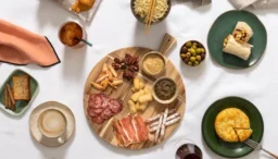 Vueling complète son menu à bord avec de nouvelles options végétariennes, végétaliennes et sans gluten